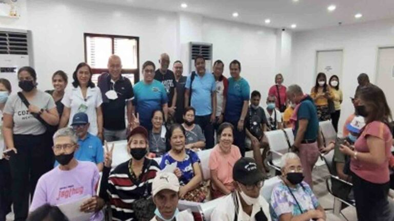 US Doctors Conduct Free Eye Surgery In Surigao Del Sur