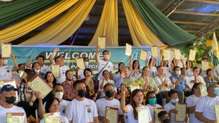 DAR Distributes E-Titles To Bulacan Agrarian Reform Beneficiaries