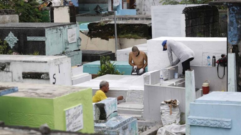 Only Vaccinated Visitors Allowed At Manila North Cemetery