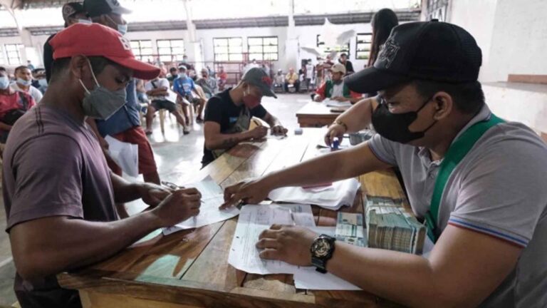 Trike Drivers In Batac City Get Cash Aid
