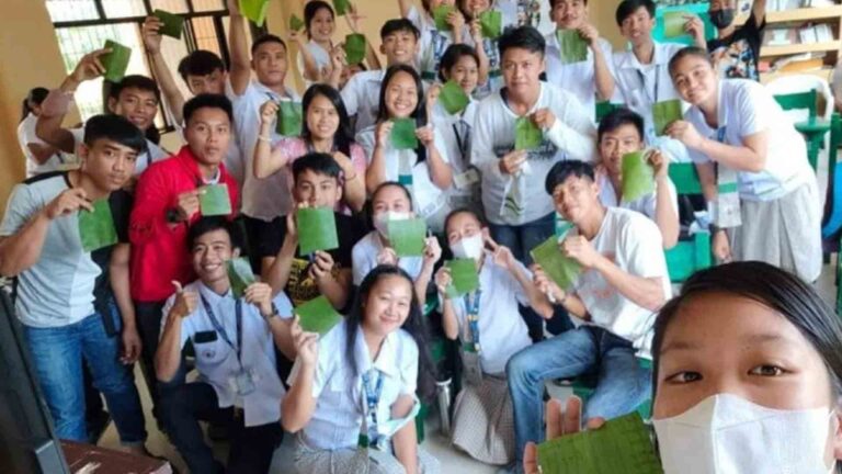 Iloilo Students Use Banana Leaves For Answer Sheet