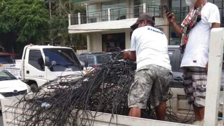 Bacolod City Removes 44 Tons Of ‘Spaghetti Wires’