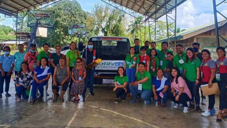 North Cotabato Farmers Group Gets Php600 Thousand Hauling Truck From DAR