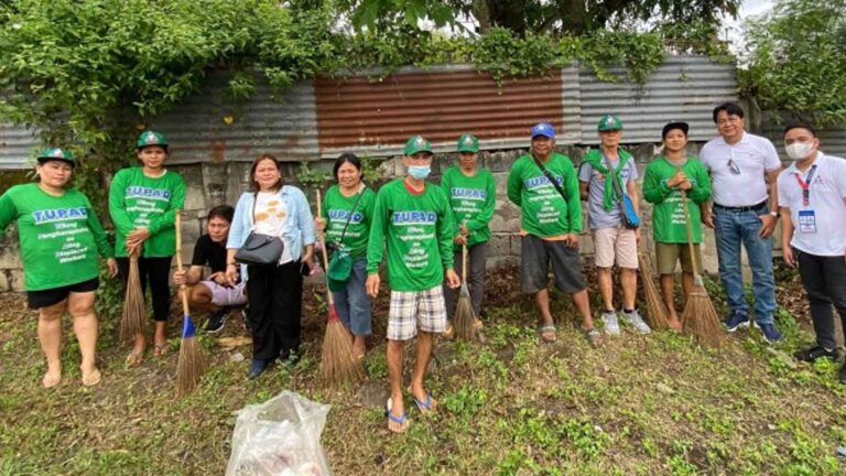 Pampanga Residents Get Cash Aid Via DOLE Program