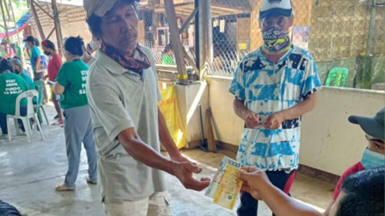 DSWD-11 Distributes Social Pension Payout To 284K Seniors