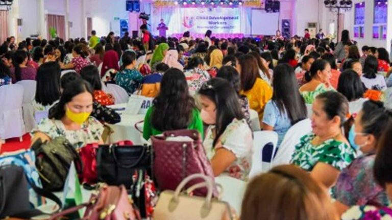 438 Davao Oriental Daycare Workers Get Cash Incentives