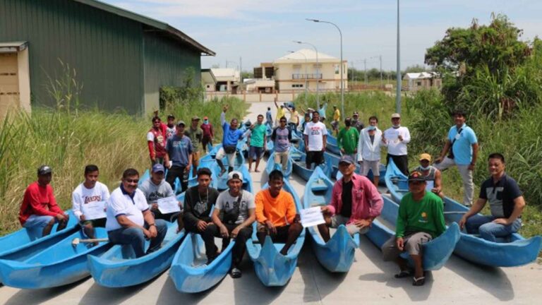 Pampanga Fishers Get Boats, Transport Vehicles From BFAR
