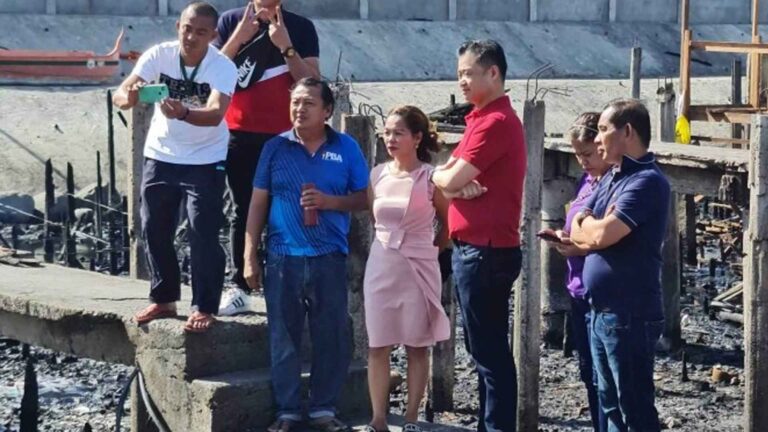 3 Senators Distribute Aid To Davao Fire Victims