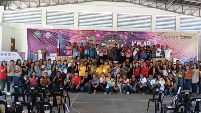 National Library Turns Over Books, Computers To 44 Mindoro Villages