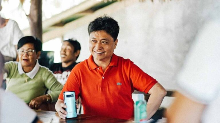 Albay Village Officials Get Cash Incentives Under PBBM Program