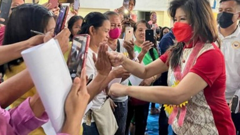 Senator Imee Marcos Distributes DSWD Cash Aid To Women In Nueva Ecija