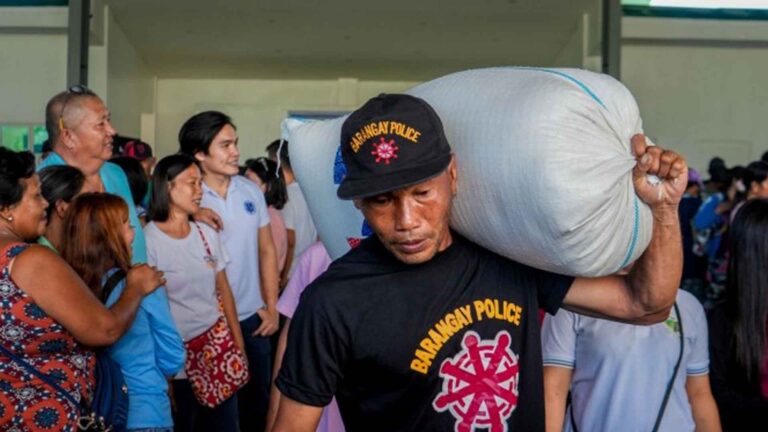 12K Village Workers Get Sack Of Rice From Sorsogon Provincial Government