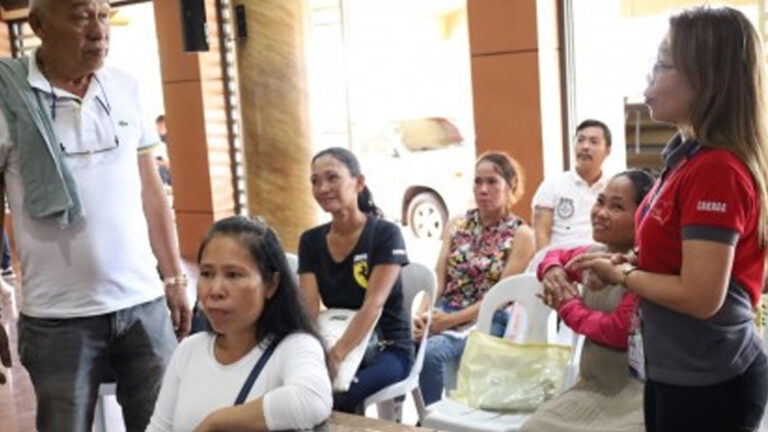 OWWA-13 Opens Help Desk For OFWs, Families In Surigao Del Sur
