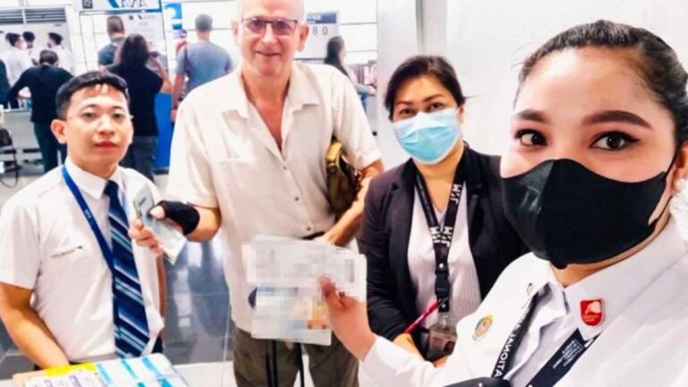 Airport Workers Lauded For Returning Passenger’s Money