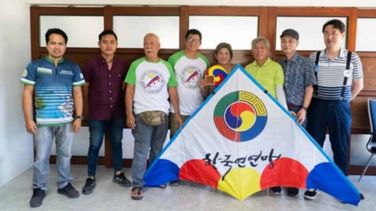 Koreans Join Sipalay City Kite Festival