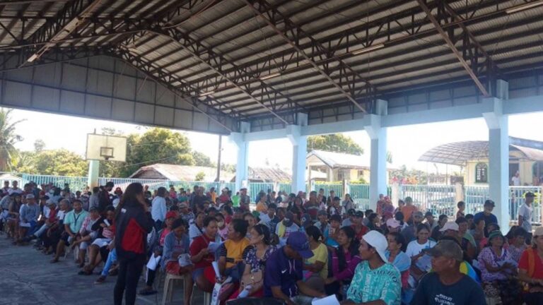 5.1K Camarines Sur Residents Get PHP18.3 Million Cash-For-Work Pay From DSWD