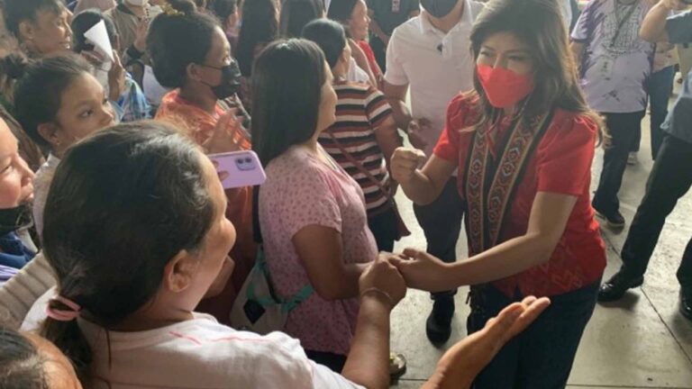 Senator Imee Marcos Leads AICS Distribution In Agusan Del Norte