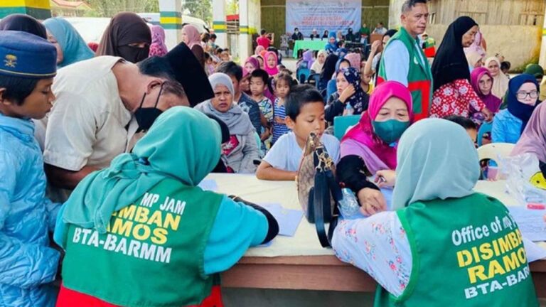 700 Residents From 2 Lanao Del Sur Towns Get Medical Aid