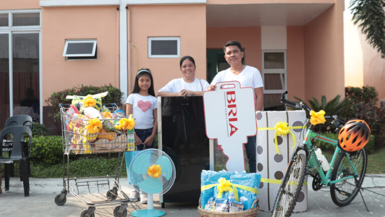 “Unang Hirit” Gives House To A Family Living Above A Tomb For 2 Decades