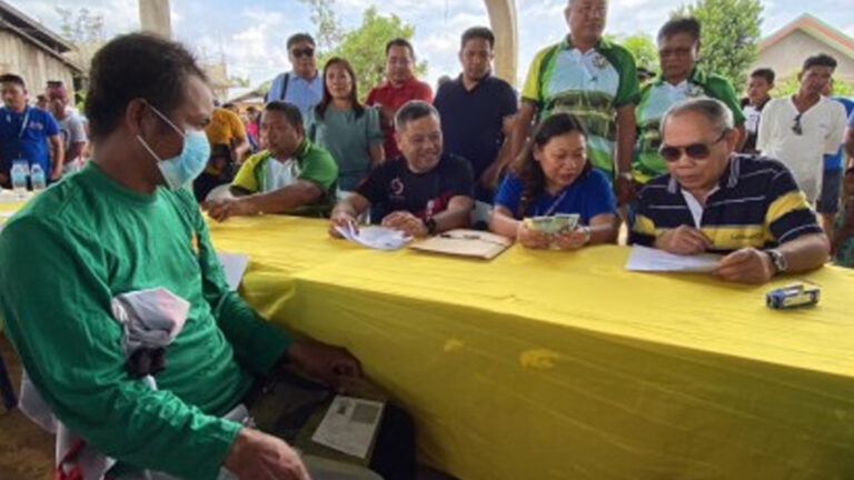 551 Residents Get PHP2.8 Million TUPAD Payments In Siargao Island Town