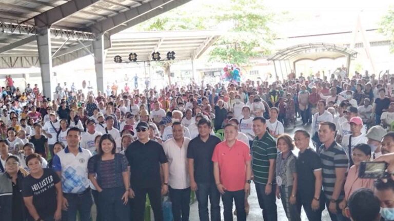 700 Pangasinan PWDs Receive Aid From National Government