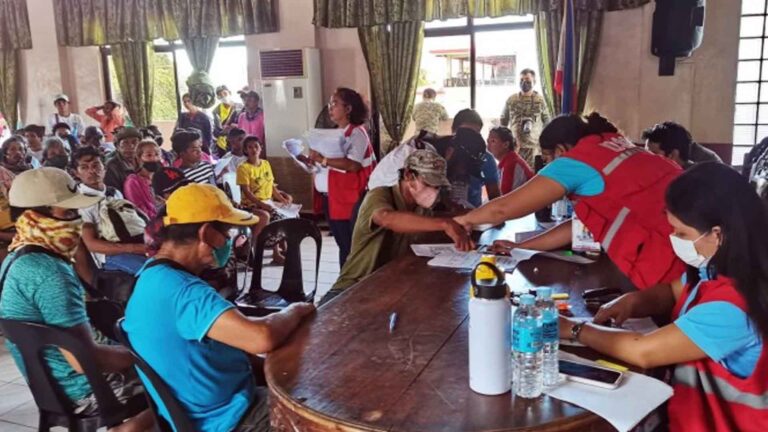 Individuals In Land Conflict Get Government Cash Aid In Negros Oriental
