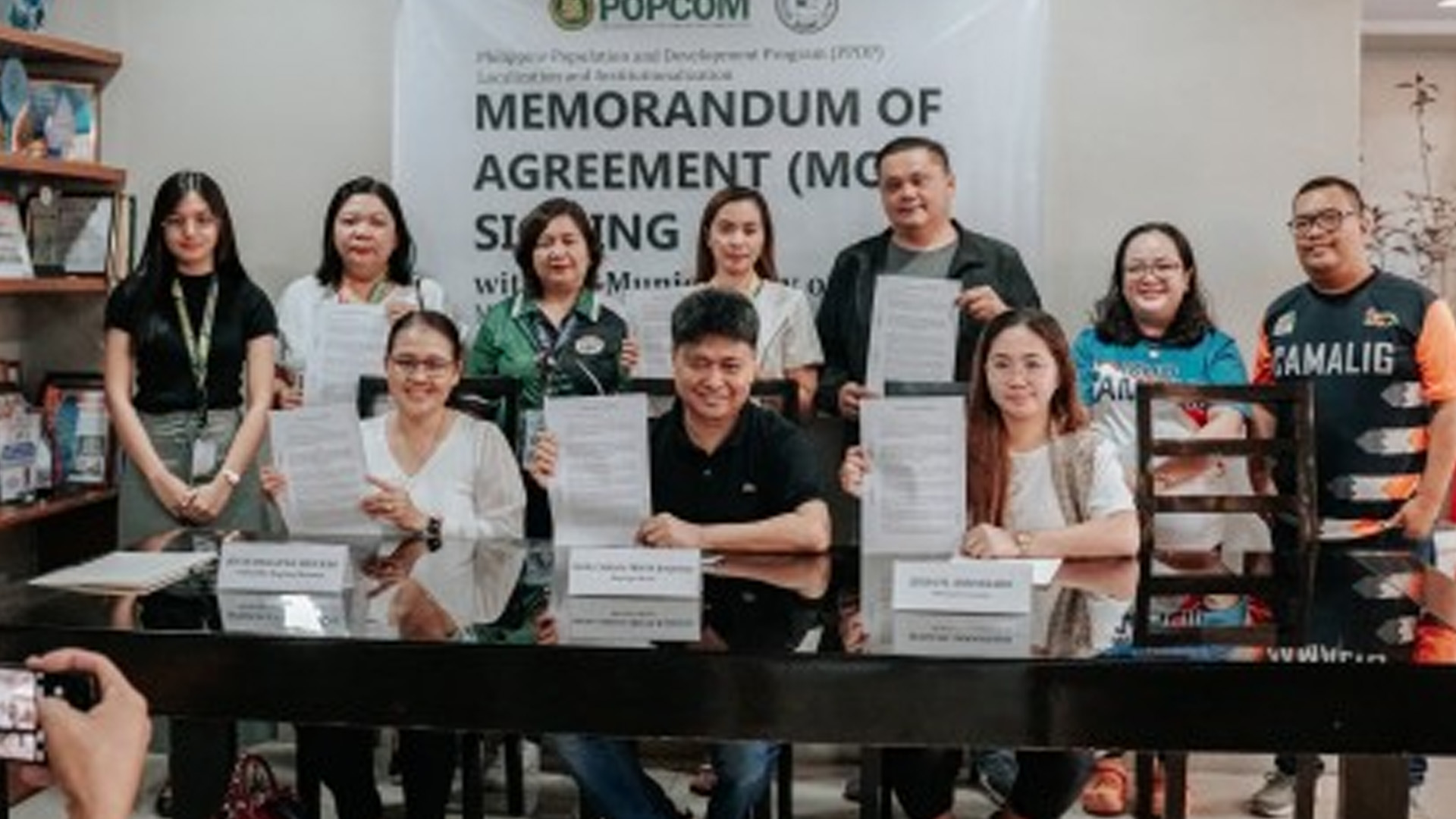 Albay Town, POPCOM Ink Deal To Localize Family Planning Programs