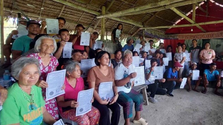 209 Farmer-Beneficiaries Obtain Land Titles In North Negros Occidental
