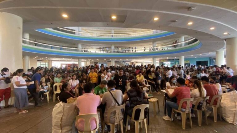 Over 1K Displaced Workers In Legazpi Get Emergency Employment