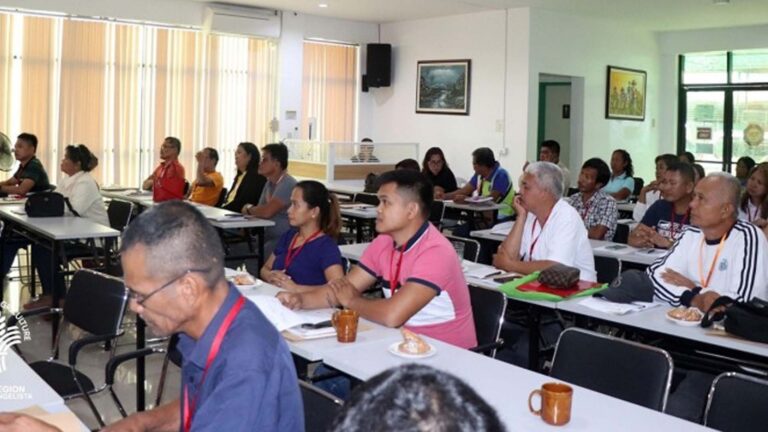 DA-13 Trains Growers To Boost Durian Production, Widen Markets
