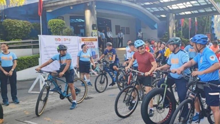 Mandaluyong Cyclists, Police Join Hands For Drug-Free Community