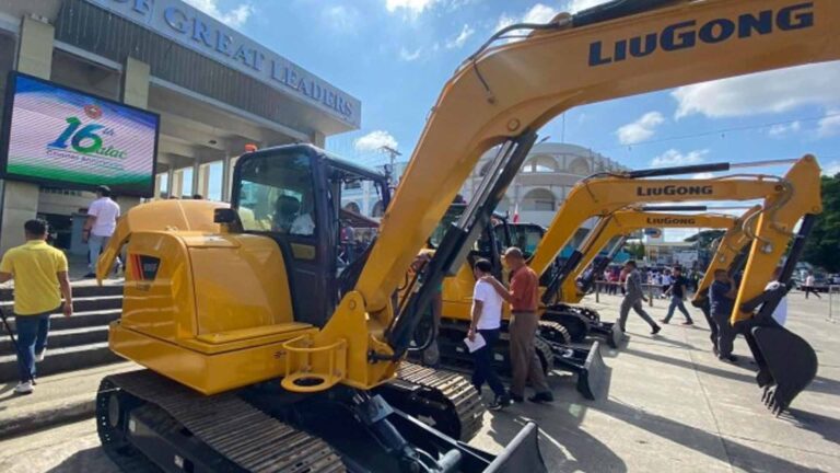 Batac Gets 4 Backhoes To Clear Waterways, Idle Lots For Gardening