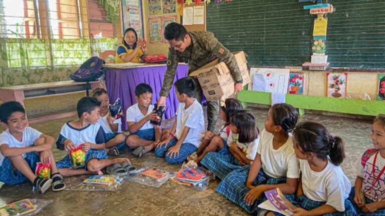 Army Expands Book Donation Drive In Northern Samar