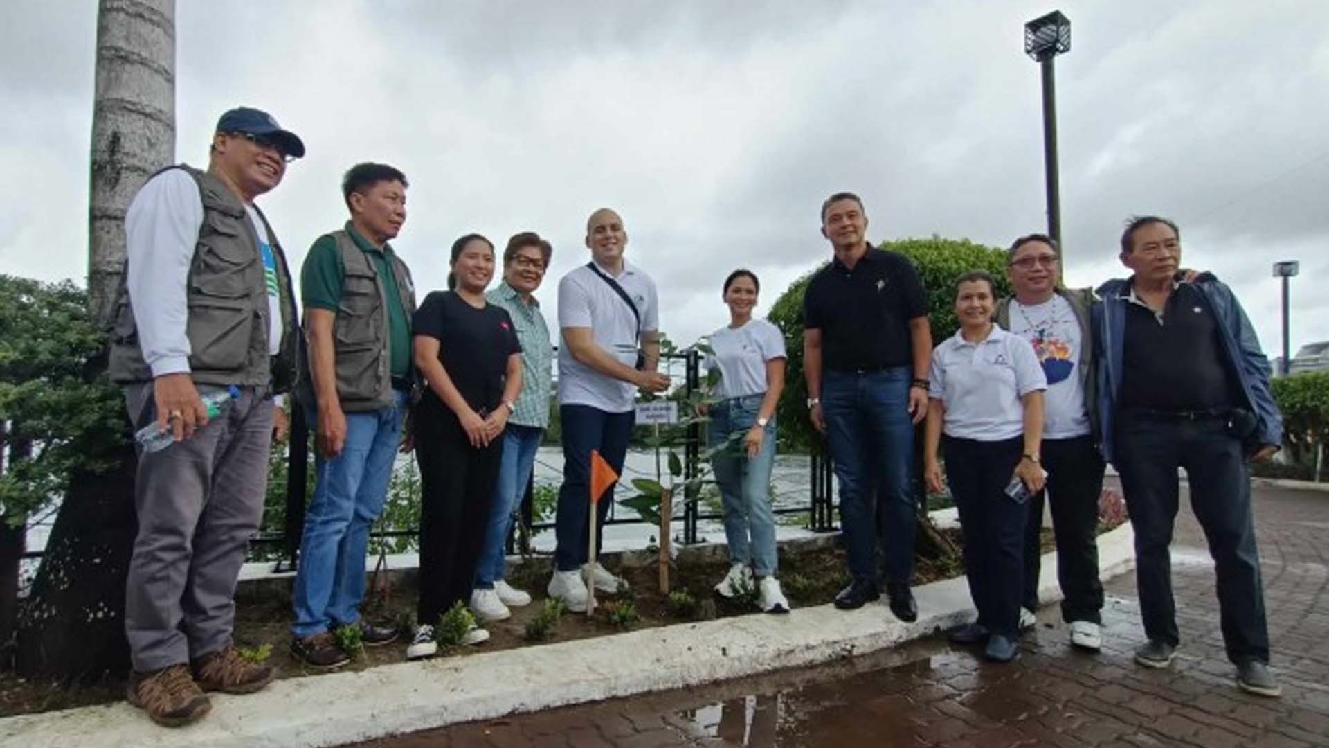 3.6K Youths Join Iloilo City Cleanup, Tree Planting Activity