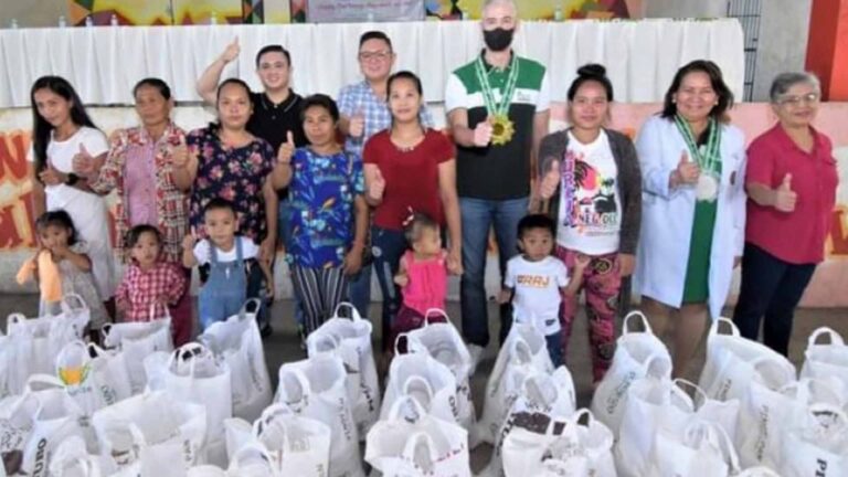 Feeding Program Fights Child Malnutrition In Negros Town