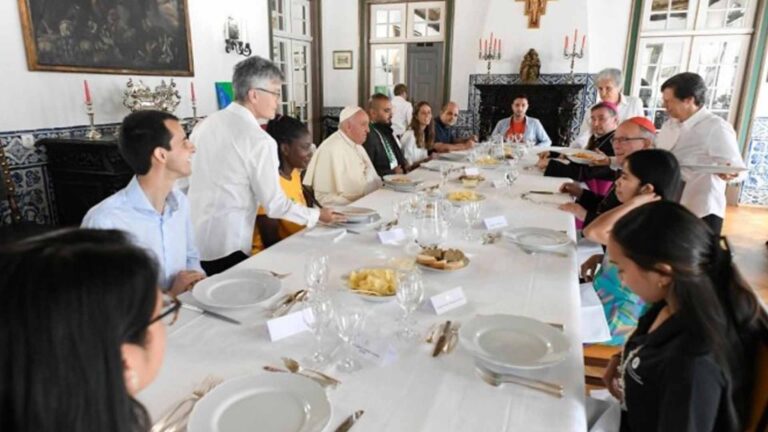 Cebu Woman, 9 Other World Youth Day Pilgrims Join Pope For Lunch