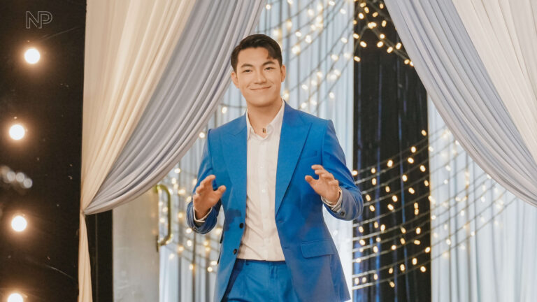 Darren Signs Exclusive Contract With ABS-CBN