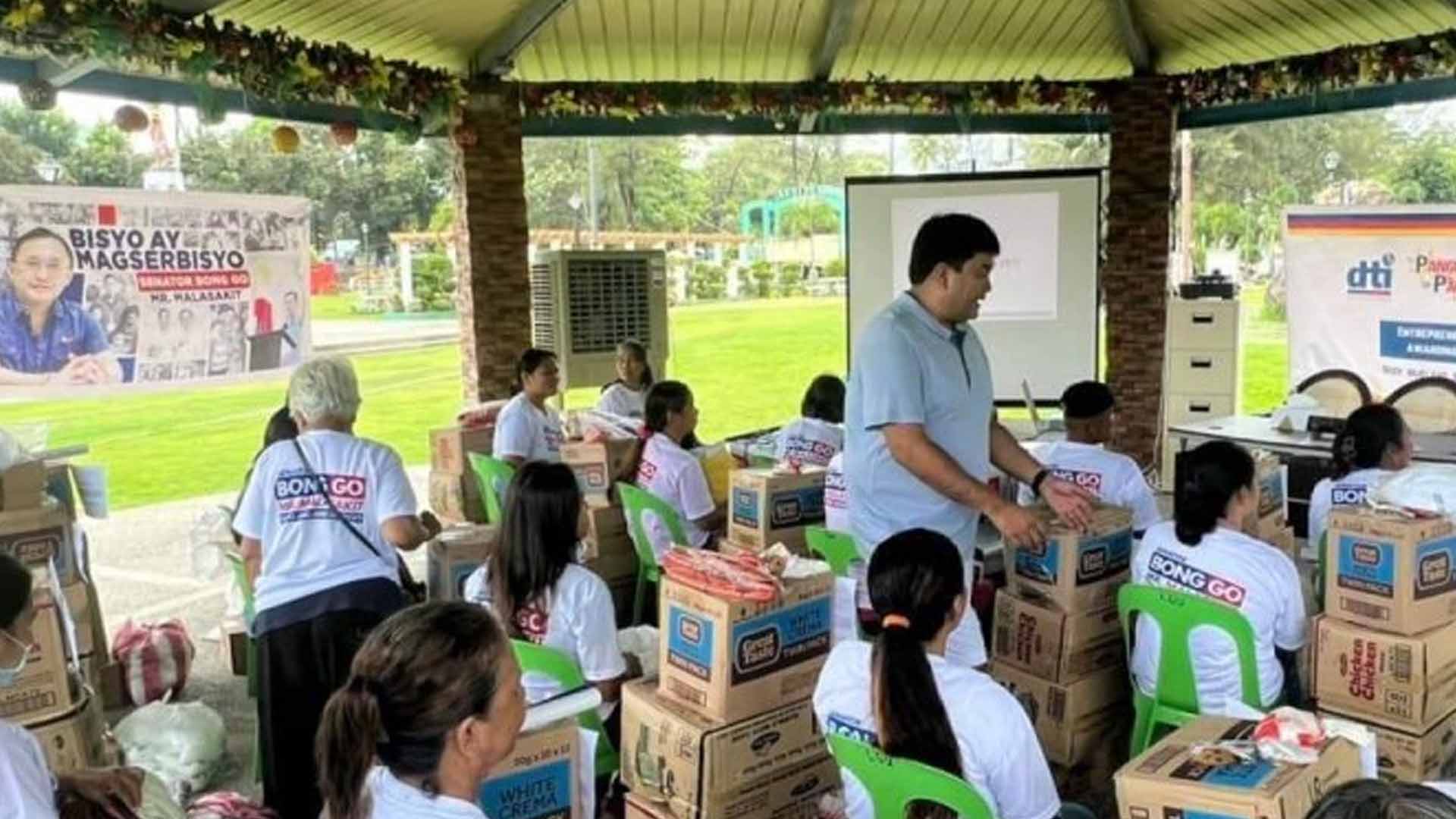 DTI Distributes Livelihood Kits To 20 Typhoon-Affected Pangasinenses