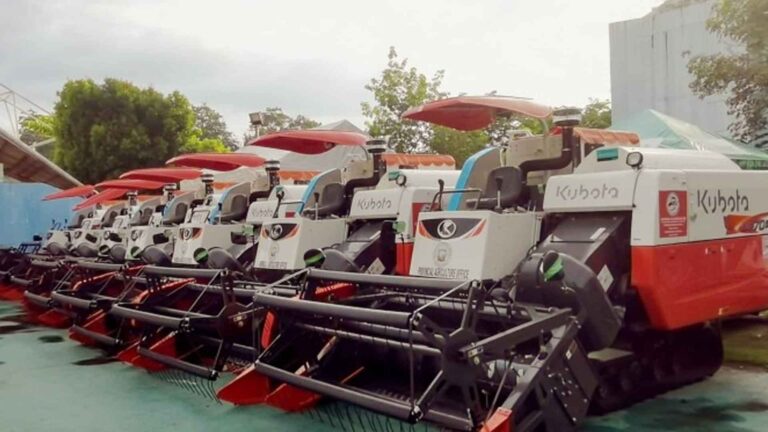 Negros Farmers To Get 17 Brand New Harvester-Thresher Units