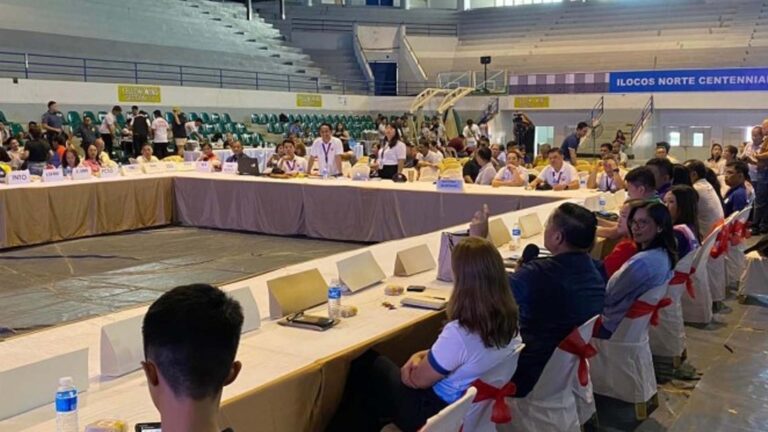 Laoag Residents Register Online For PH Service Fair Caravan