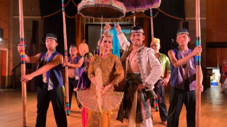 Filipino Cultural Dances Shine Brightly At A London Theater