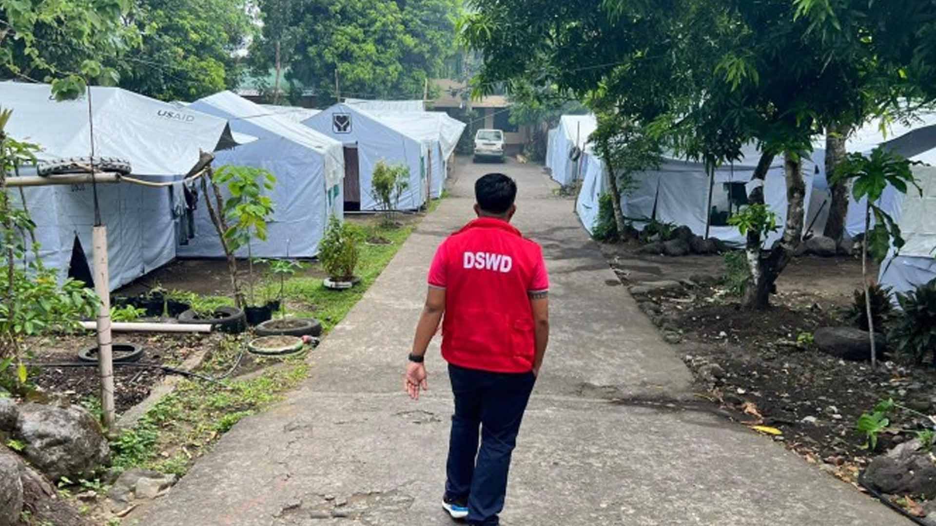 DSWD-Bicol Distributes 7th Wave Of Food Aid For Mayon Evacuees