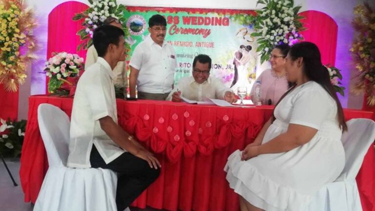 71 Couples Marry In Antique Town’s Biggest Mass Wedding