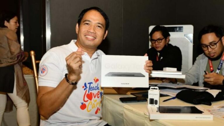 Taguig Rewards Over 6K Teachers With Tablets