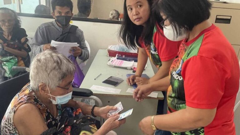 189 Ilocos Norte Senior Citizens Get Cash Incentives