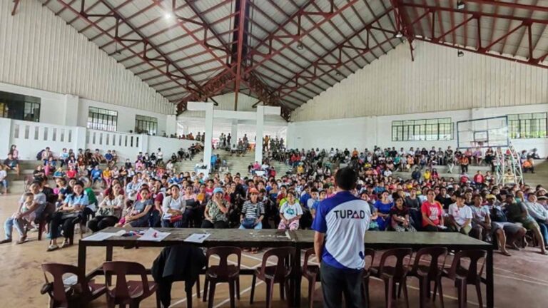 2.6K Workers In Mindoro Town Get Short-Term Jobs Under TUPAD Program