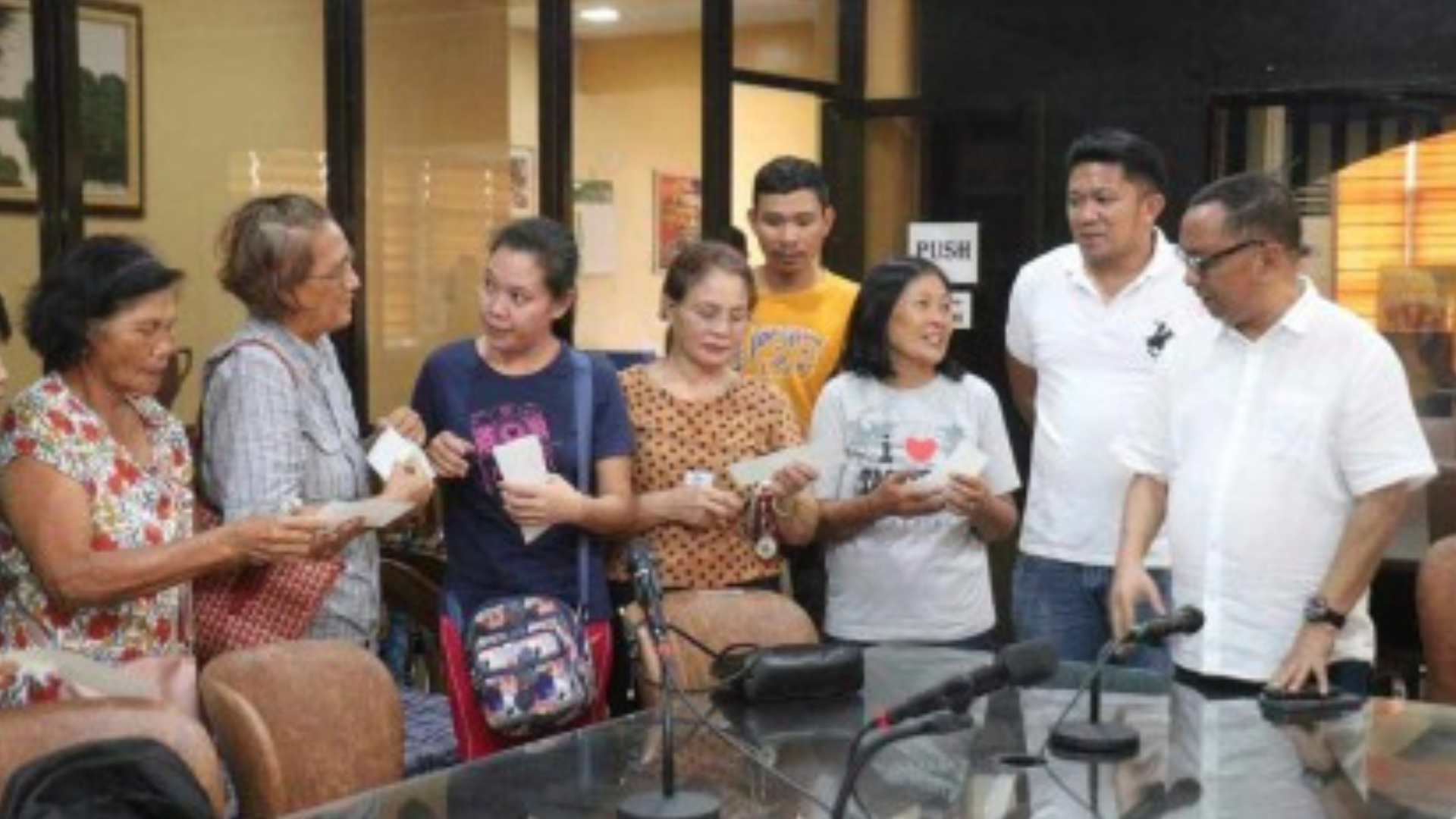 PCIC Gives Php11-M Insurance To Antique Hog Raisers