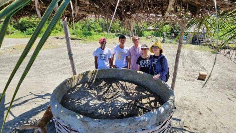 Vietnamese Artists Immerse With Cultural Bearers In Antique