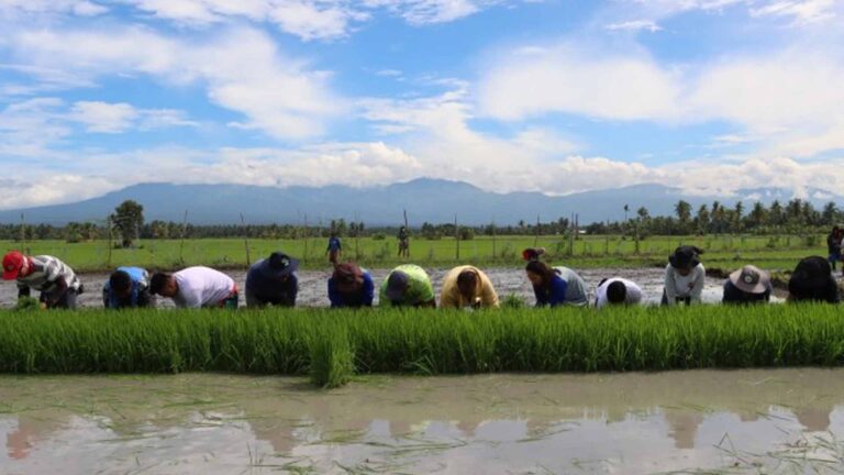 PH Farmers Receive Aid From Japan, Korea