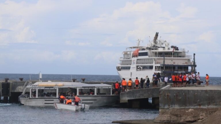Australian Cruise Ship Docks In Marinduque, Boosting Local Tourism